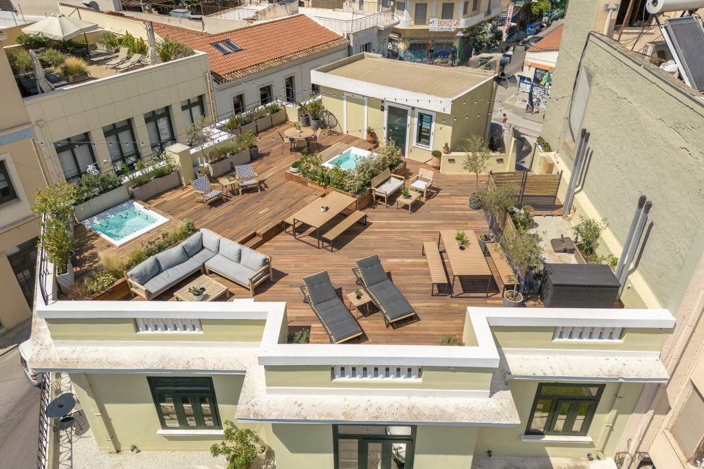 Moon & Stars: Αθηναϊκή φιλοξενία με νεοκλασσική αύρα