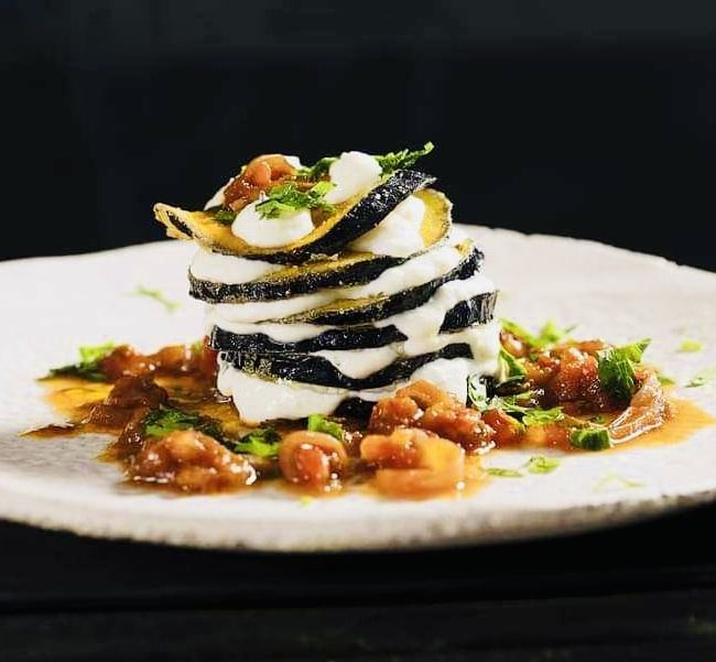 Millefeuille μελιτζάνας- Η συνταγή που κουβαλά μυστικά αιώνων