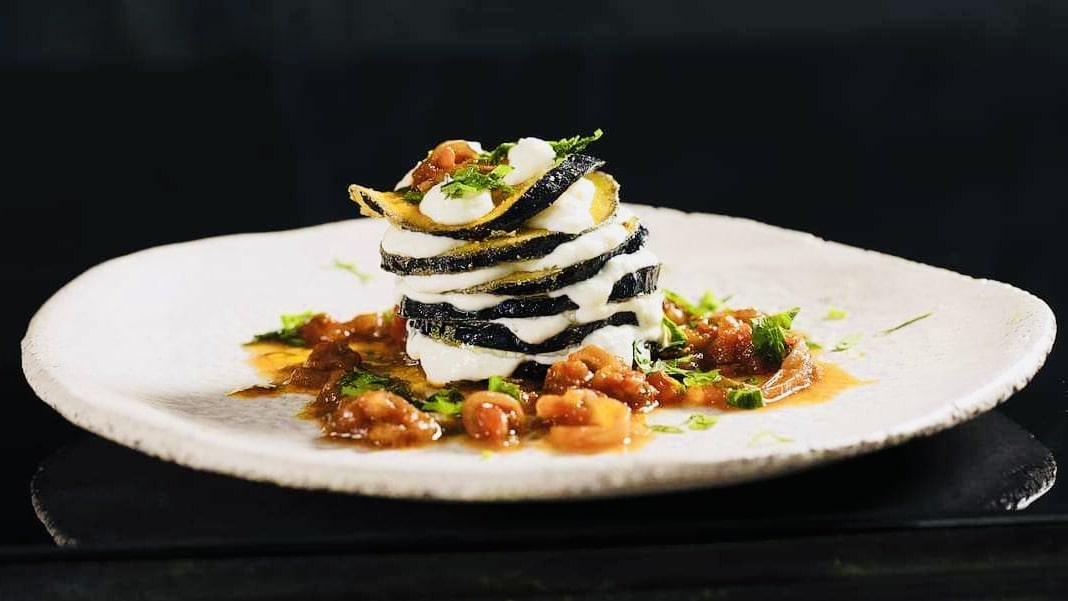 Millefeuille μελιτζάνας- Η συνταγή που κουβαλά μυστικά αιώνων