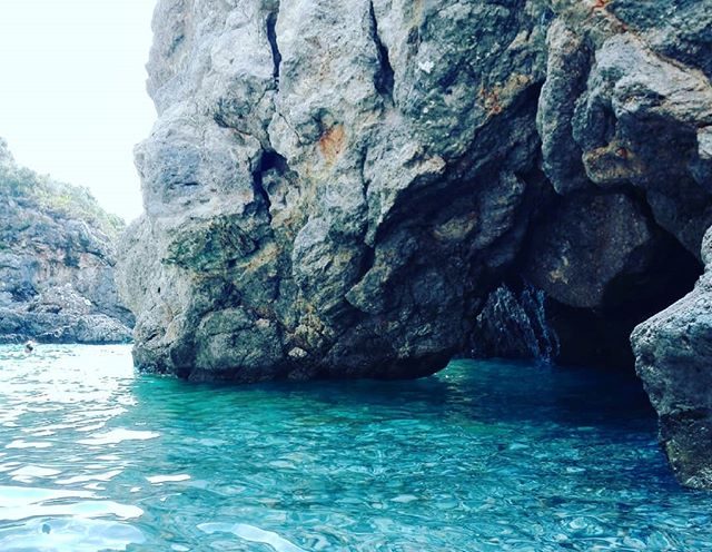 Παραλία Φονέας: H γνωστή ‘άγνωστη’ παραλία της Δυτικής Μάνης