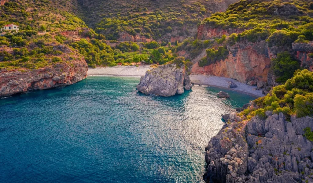 Παραλία Φονέας: H γνωστή ‘άγνωστη’ παραλία της Δυτικής Μάνης