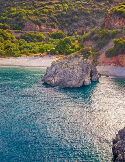 Παραλία Φονέας: H γνωστή ‘άγνωστη’ παραλία της Δυτικής Μάνης