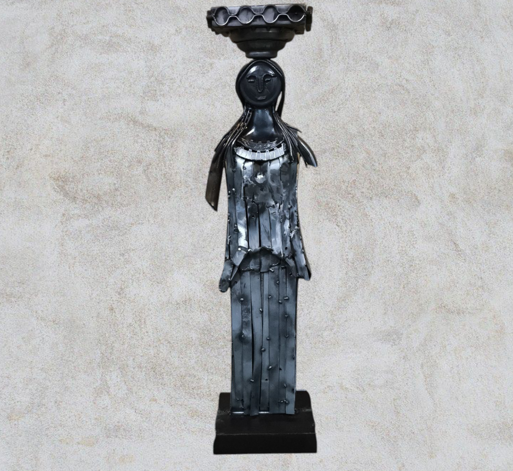 Iron Junk Art: Industrial Γλυπτική για Πολυτελείς Χώρους