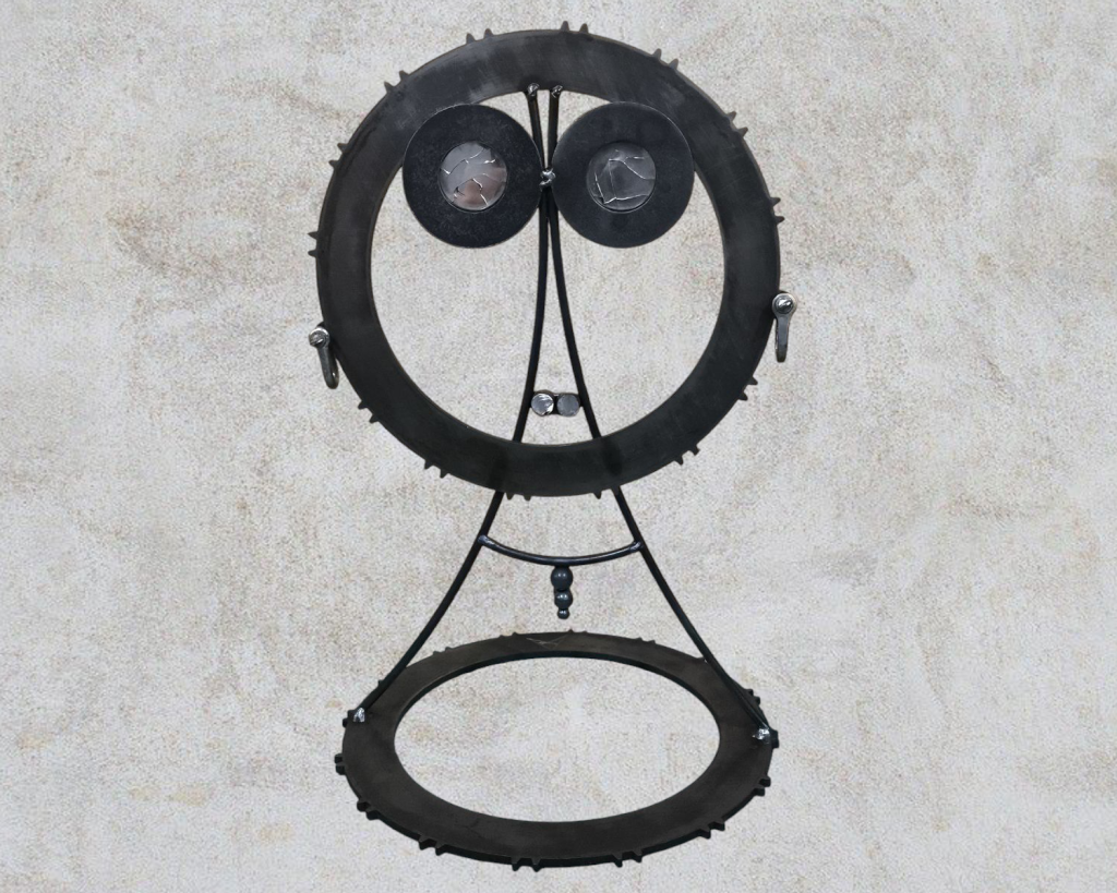 Iron Junk Art: Industrial Γλυπτική για Πολυτελείς Χώρους