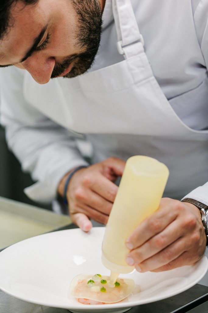 Κάθε πιάτο έχει φωνή»: Ο Γιάννης Υφαντίδης στο Varoulko