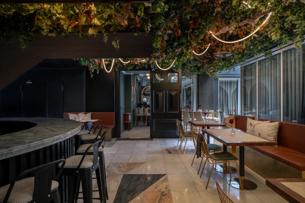 Στο 42Bar Athens επιστρέφουμε στη 'μπάρα' και το χαιρόμαστε!