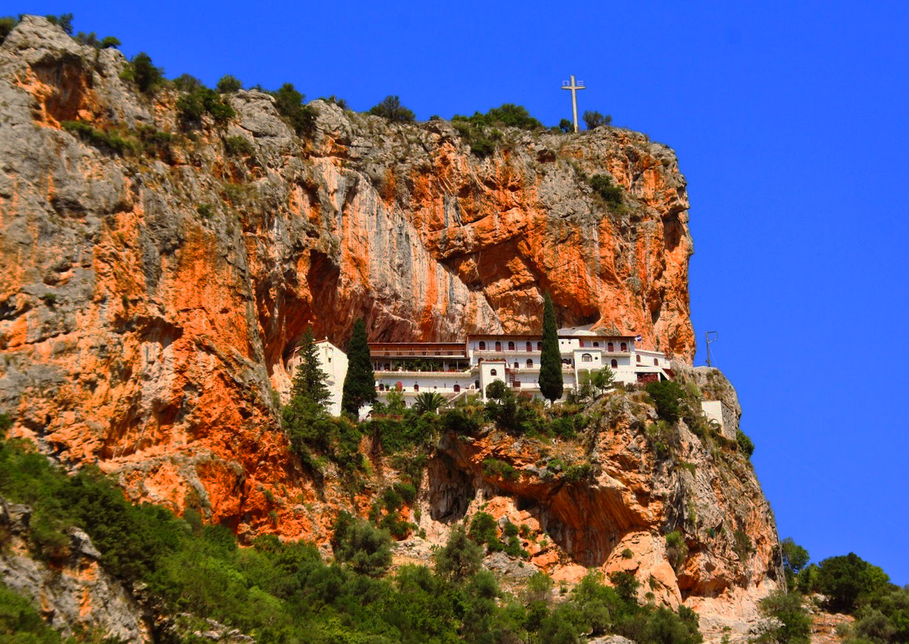 Πάσχα στο Λεωνίδιο: Ιστορία, φωτεινά αερόστατα και παραδόσεις